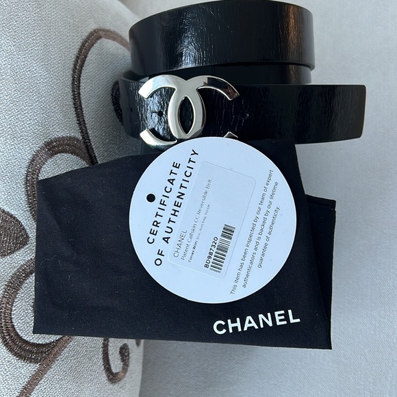 Chanel White/ Black reversible belt. Comes with box, dust bag & COA. - Picture 9 of 12